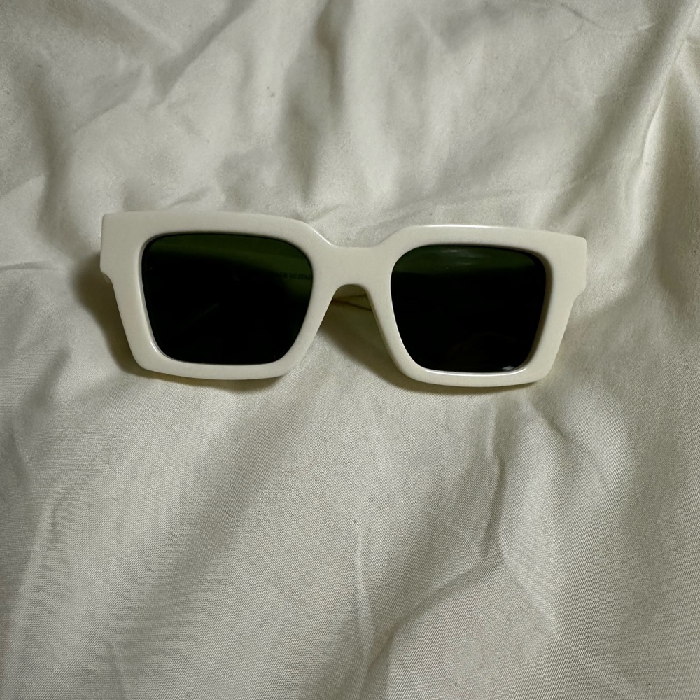 OFF-WHITE Chic White Sunglasses